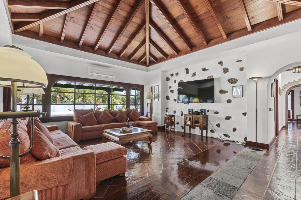 Villa Haria Lux By Escapehome Kültér fotó